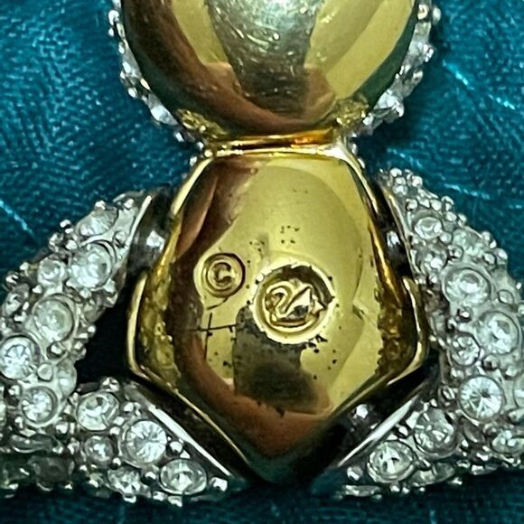 Swarovski clear and green pave crystal bear pendant with articulated joints - Picture 5 of 7